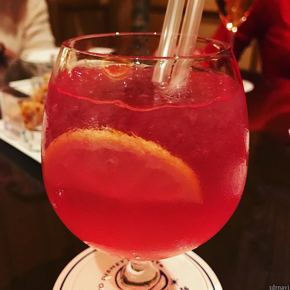 この後、カクテルを飲みながらカラーオブクリスマス。サローネから見せていたました。