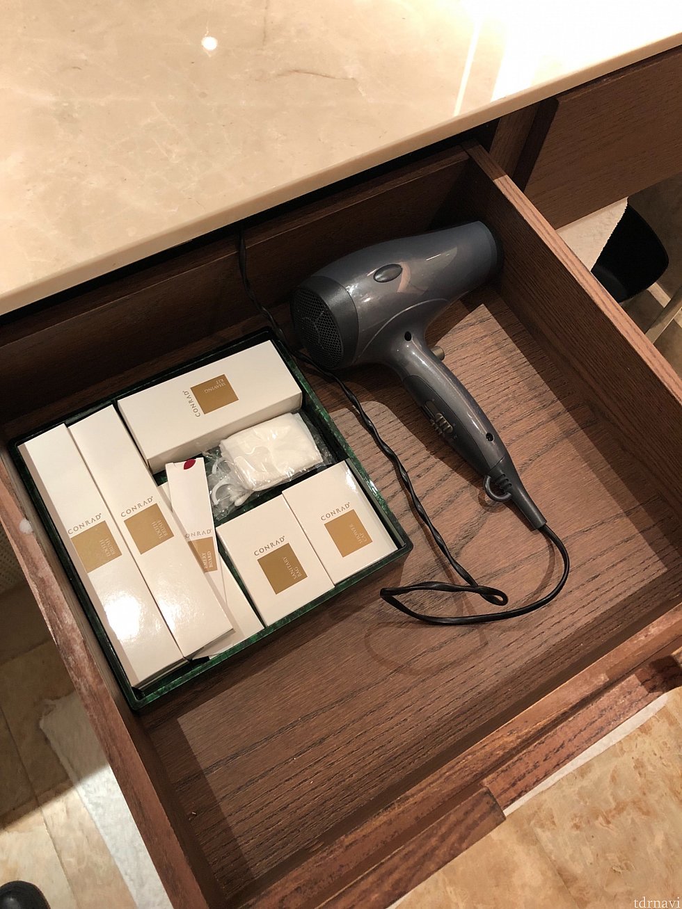 引き出しにもアメニティ類