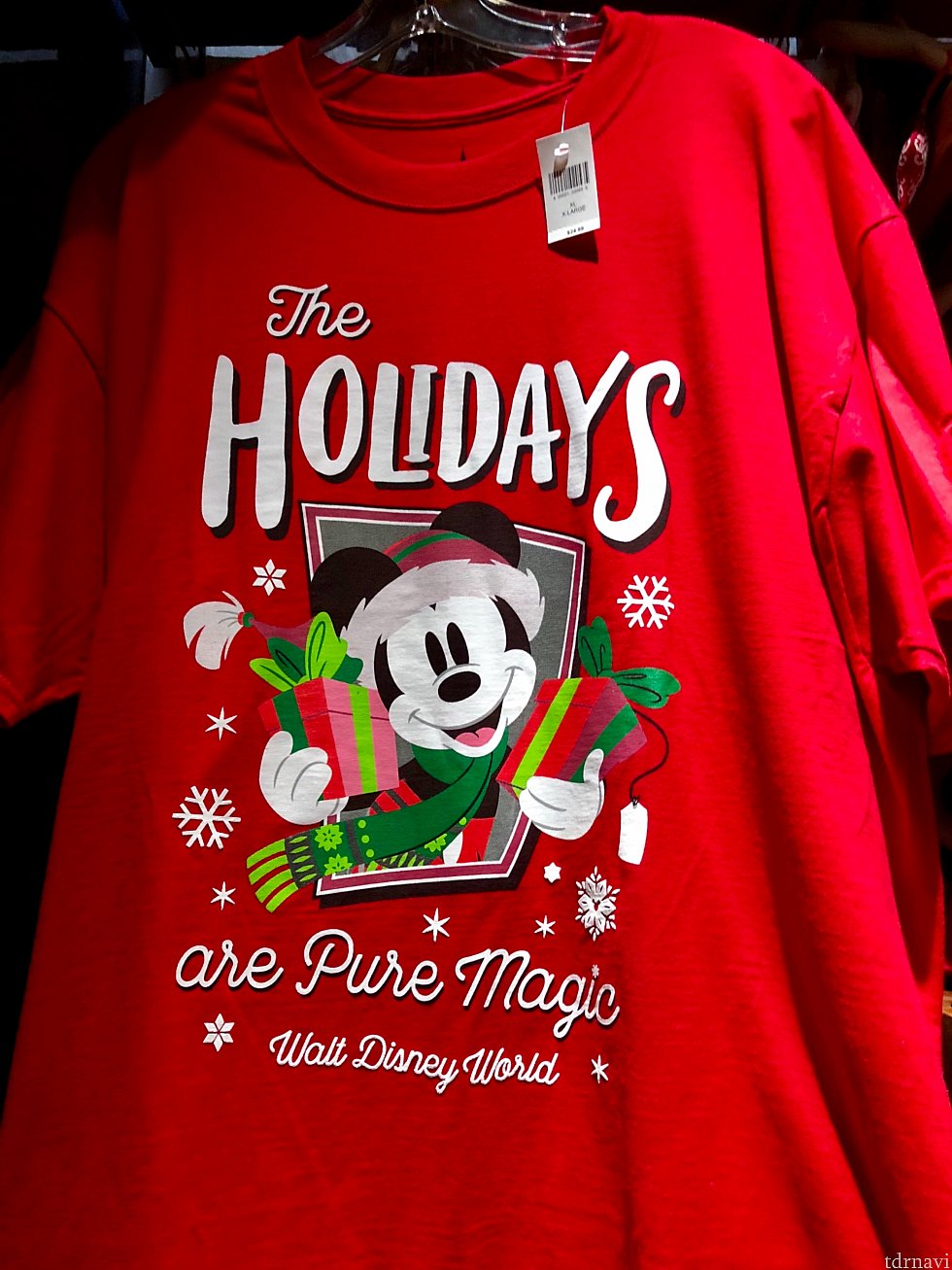 アパレル特集はこのミッキーの赤いTシャツから始めましょう。このTシャツは$24.99