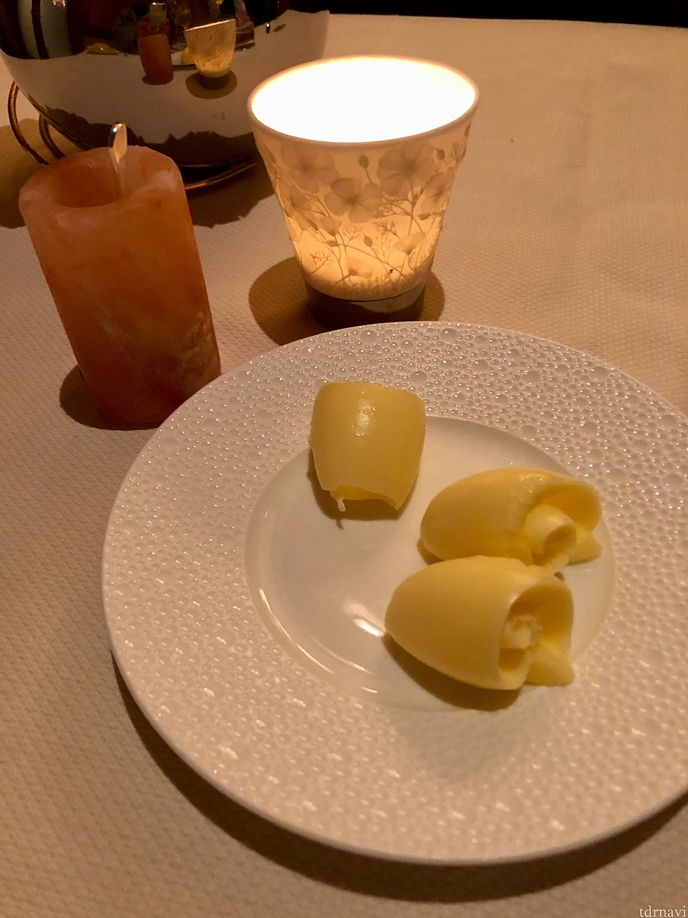 そのシェフ帽型からスプーンで分けとってくれます。塩分は入っていないので、特別な塩が別添えで。自分の好みで調整できます。
