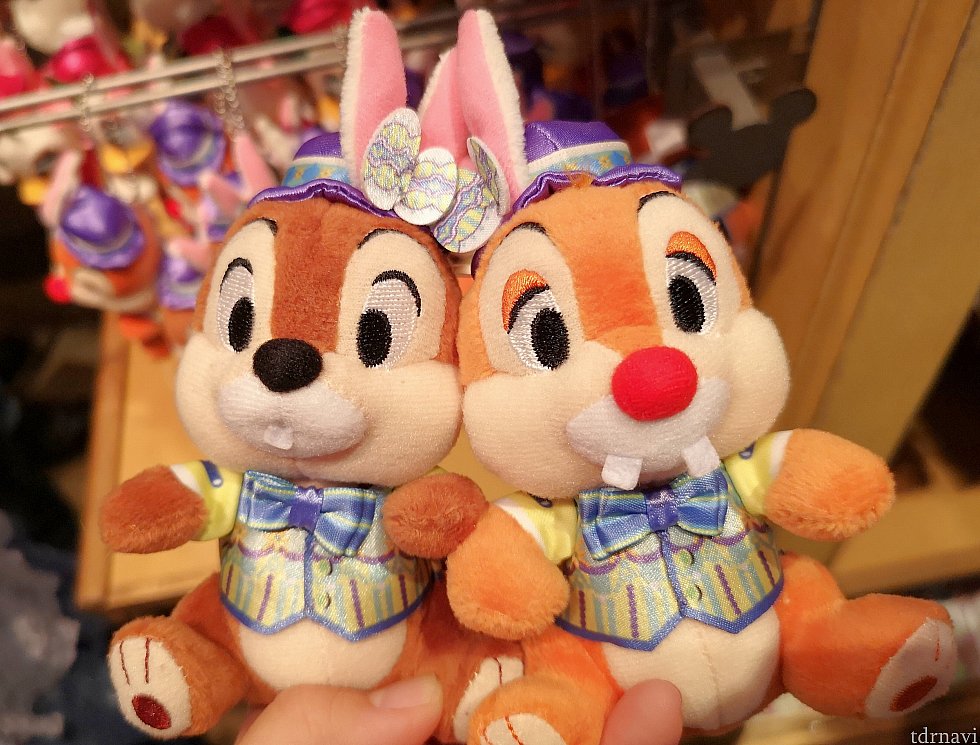 ぬいぐるみバッジ、2,800円。お帽子の耳の部分が左右対称になってて可愛いです!