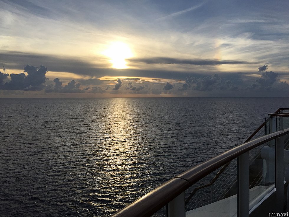 Deck12の喫煙所から、夕暮れに。大人の空間です。