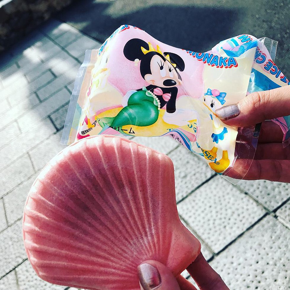 クリスマスの抽選は外れてしまったのでザンビの前で待機。待機中に、アイスのおやつ。美味しかったです。