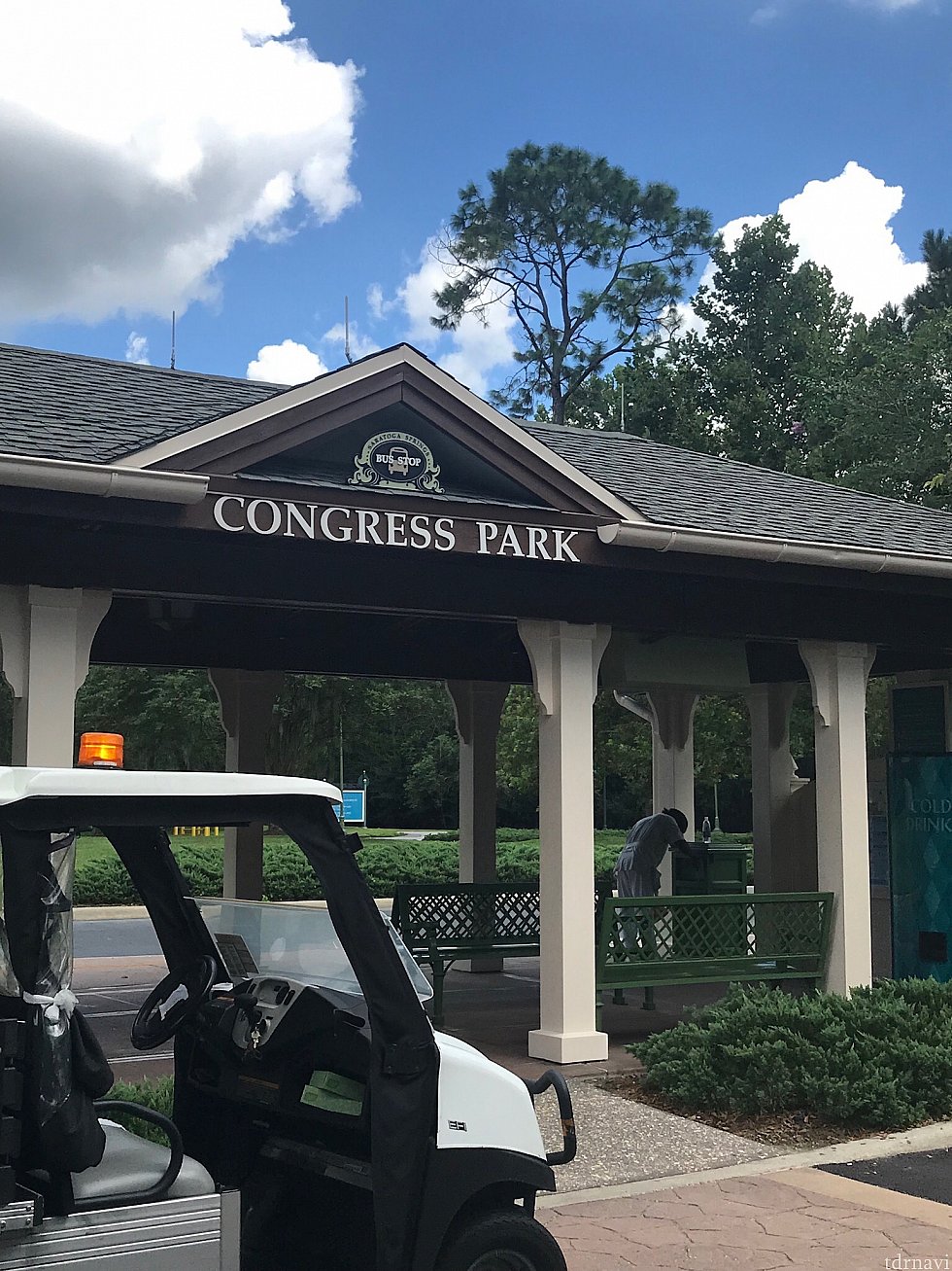 滞在したCongress parkエリアのバス停と移動用カート