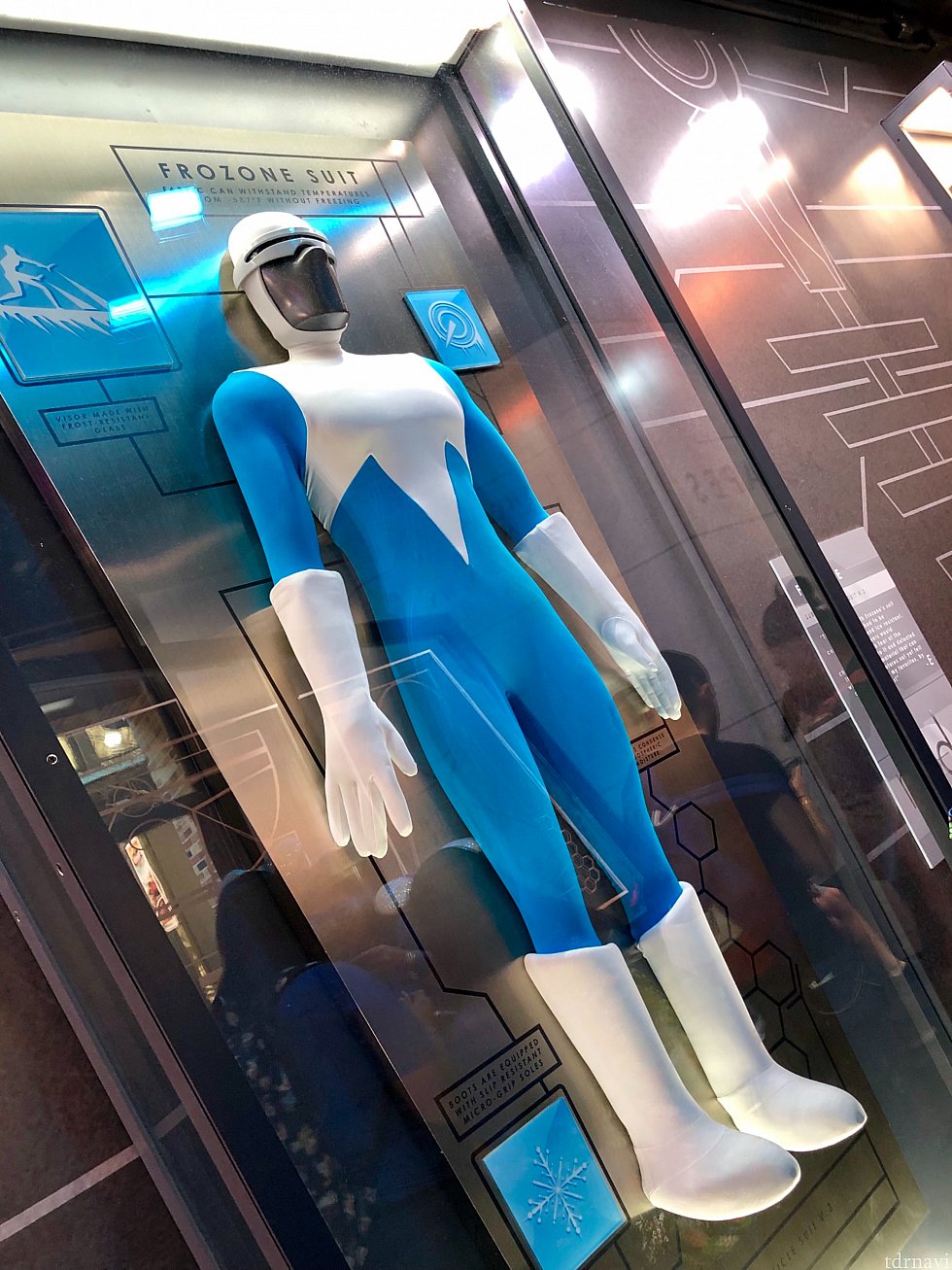 フロゾーンのスーツ。