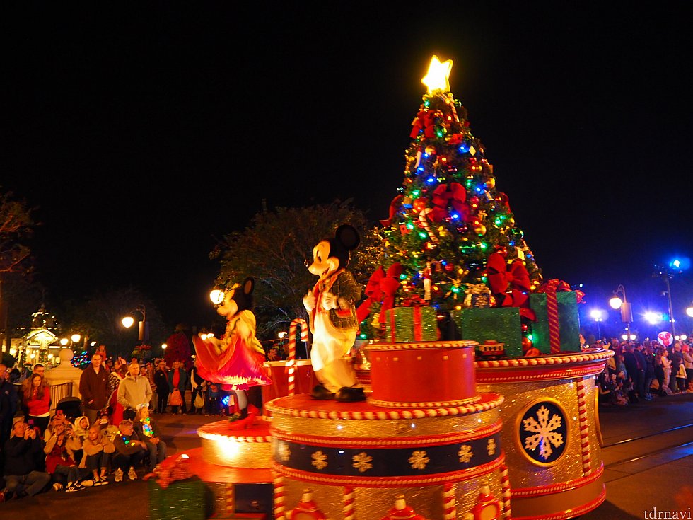 Mickey's Once Upon a Christmastime Parade
ミッキーフロートが最初で撮りそこねました笑