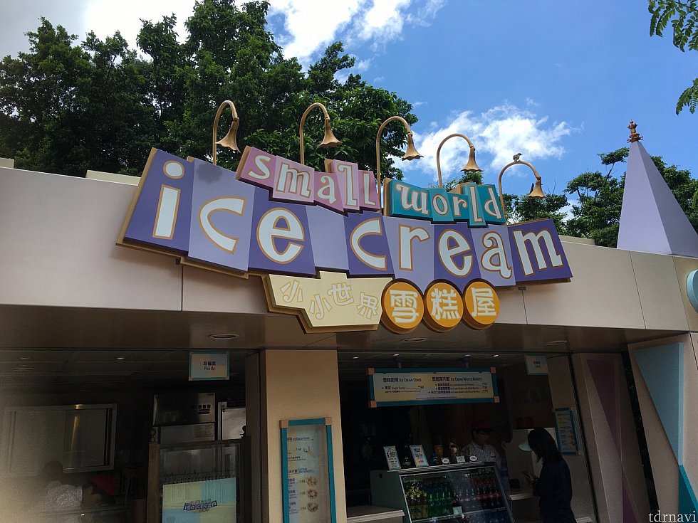お店はイッツ・ア・スモールワールドの出口に近いところにあります。