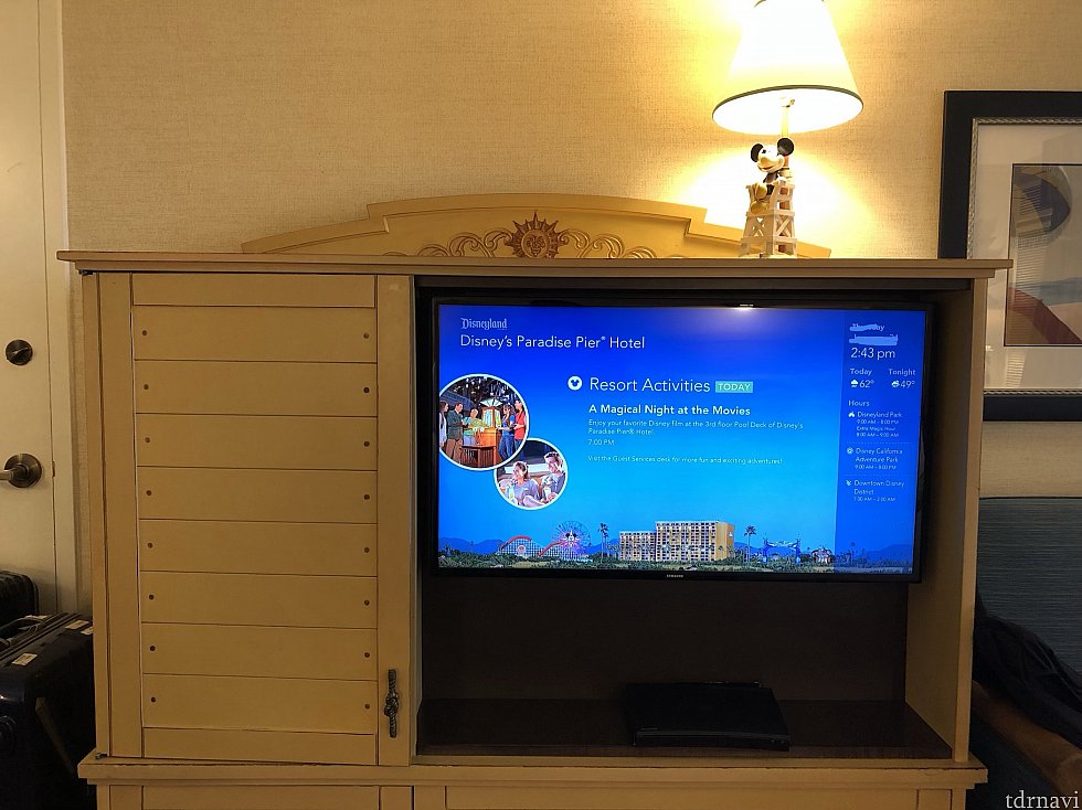 テレビ📺横の扉には金庫があります💰