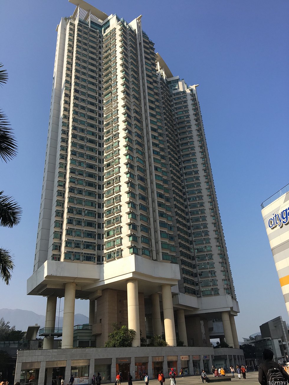 トンチョンの駅前の高層マンション。
この建て方、恐怖(笑)