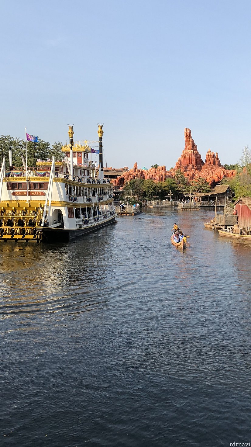 ビックサンダー
マークトゥエイン号
イカダ
カヌー🛶
全て見れる景色NICEプレイス
アメリカ河を渡る絶景ビューです!