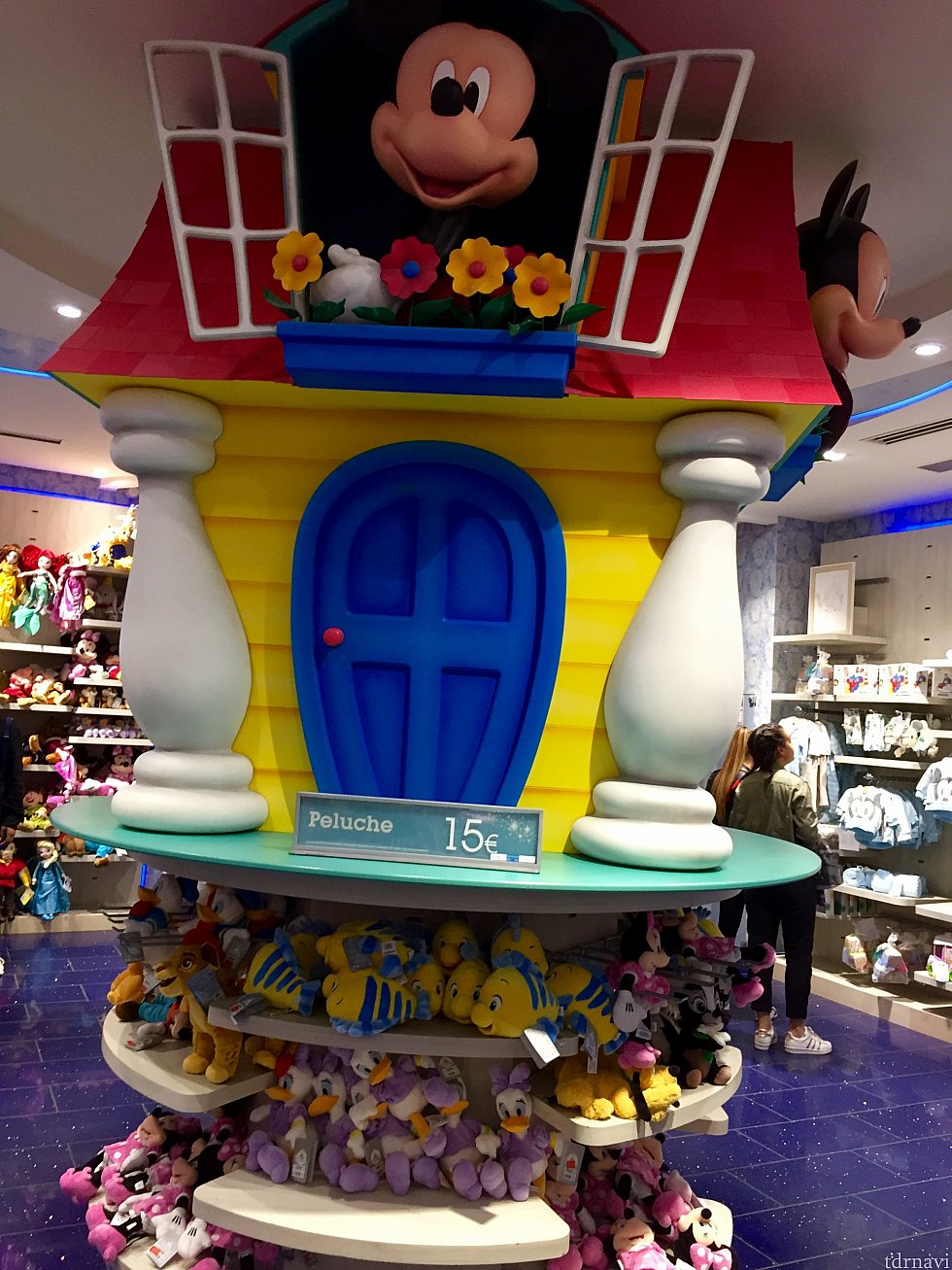 Toontownのミッキーの家風のディスプレイ。