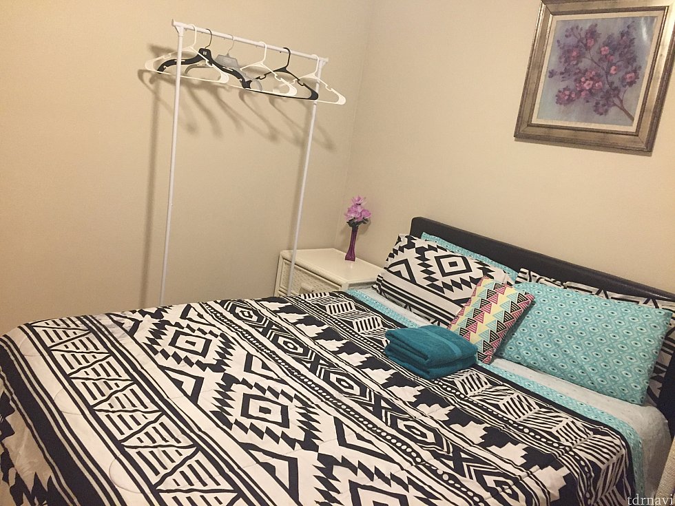 だいぶ狭いお部屋ですが、綺麗でした。