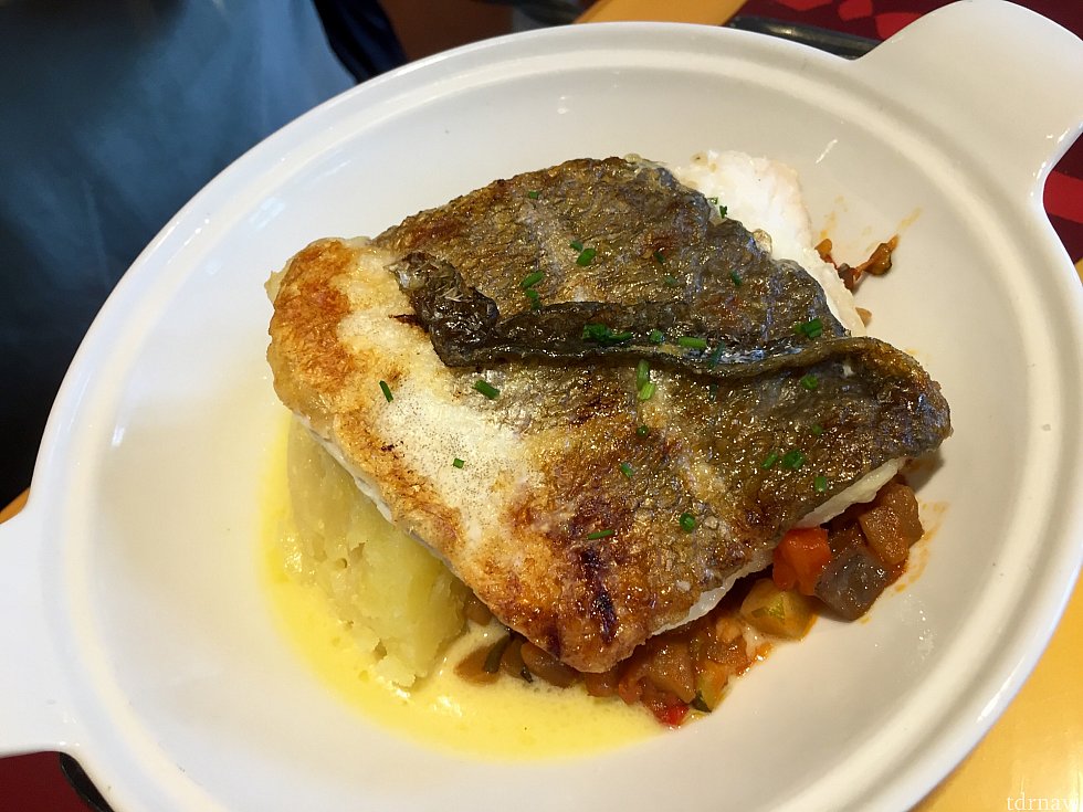 もう一つのチョイスはコッドと言う白身魚。ちょっと味見させてもらいましたが、味が薄かったので、塩胡椒しちゃいました。