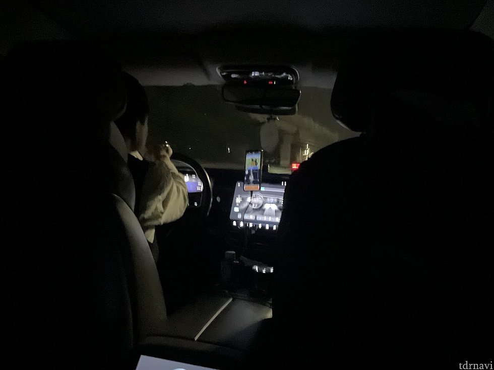 車内の様子。電気自動車だったので静か…