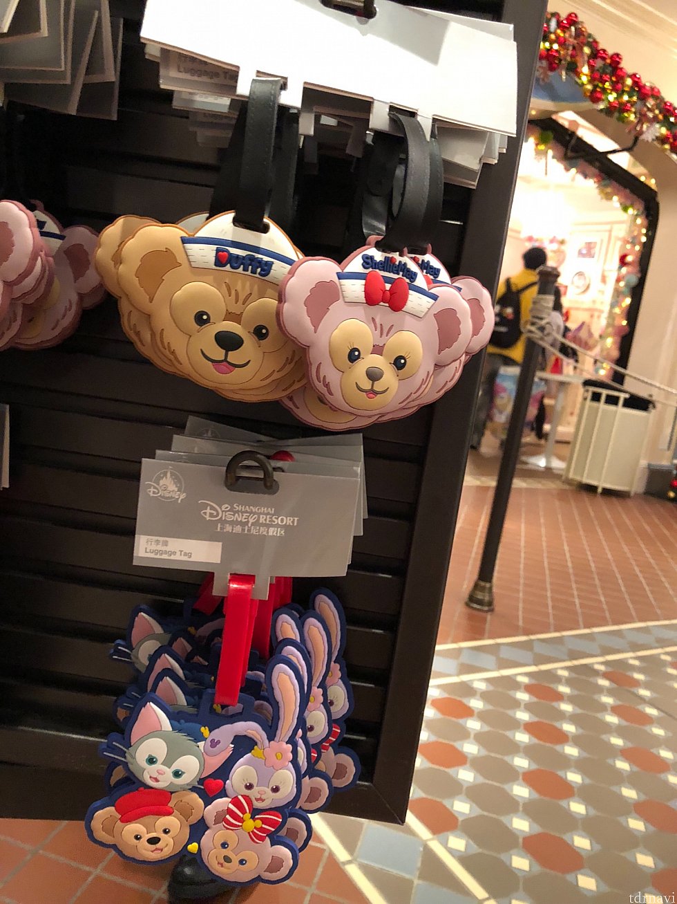 ラゲッジタグ 上のは2つで105元、下のは69元。