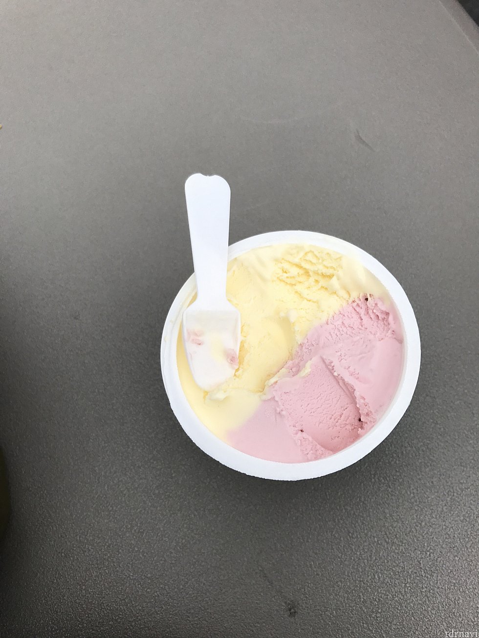 苺&バニラ味♪バニラ部分には蜂蜜がたっぷり入っていてかなり甘い!