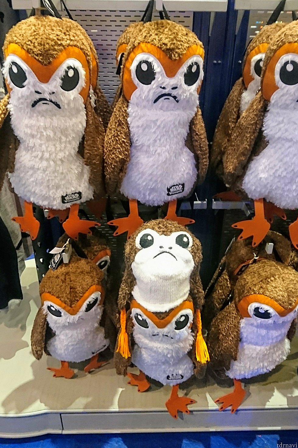 おまけの写真は『ポーグの群れに混じる、うちのポーグ』😆
リュック、可愛かったです💓 お店はトゥモローランドの「スタートレーダー」です。