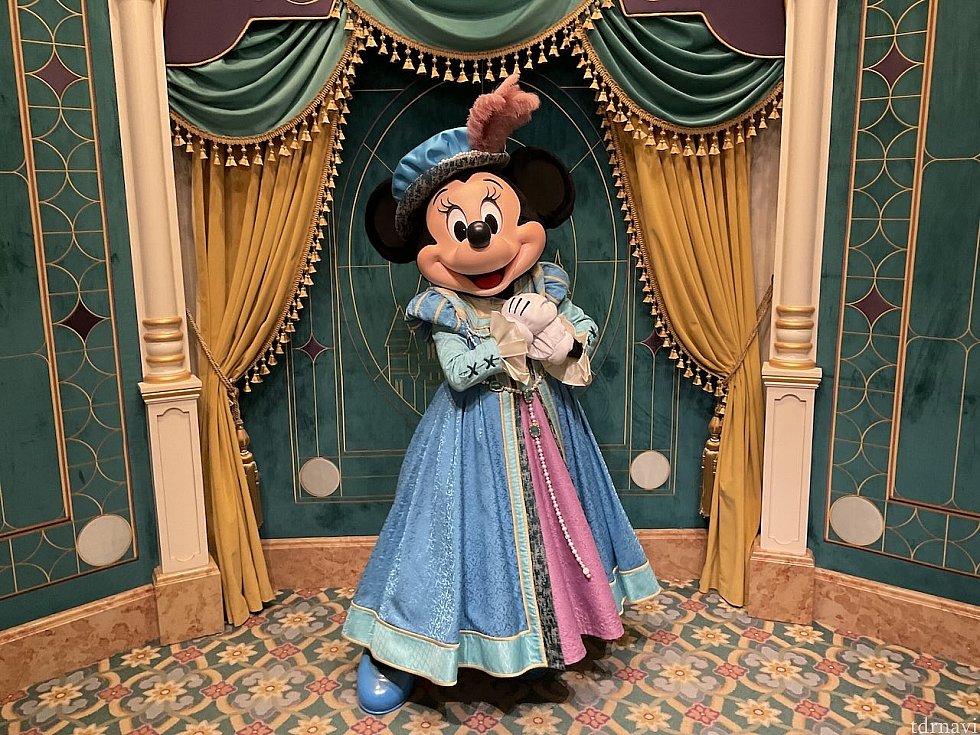 受付すぐにミニー。かわいいですなぁ…