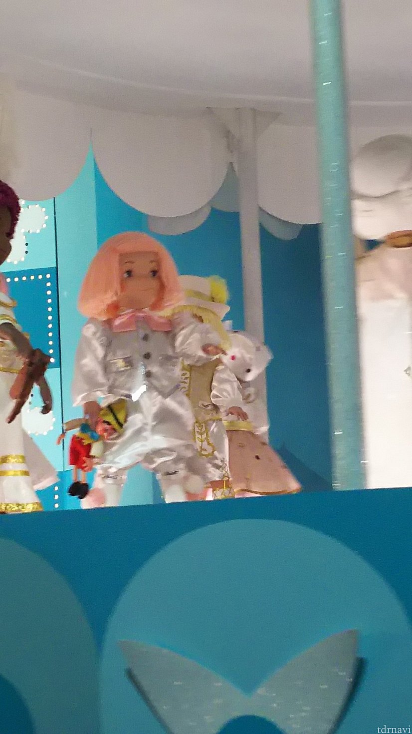 今もいるよ!ピノキオ人形をもった女の子フィピア!