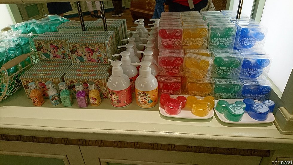 他にもバスソルトやミッキー型の石鹸などもここでしか買えません!