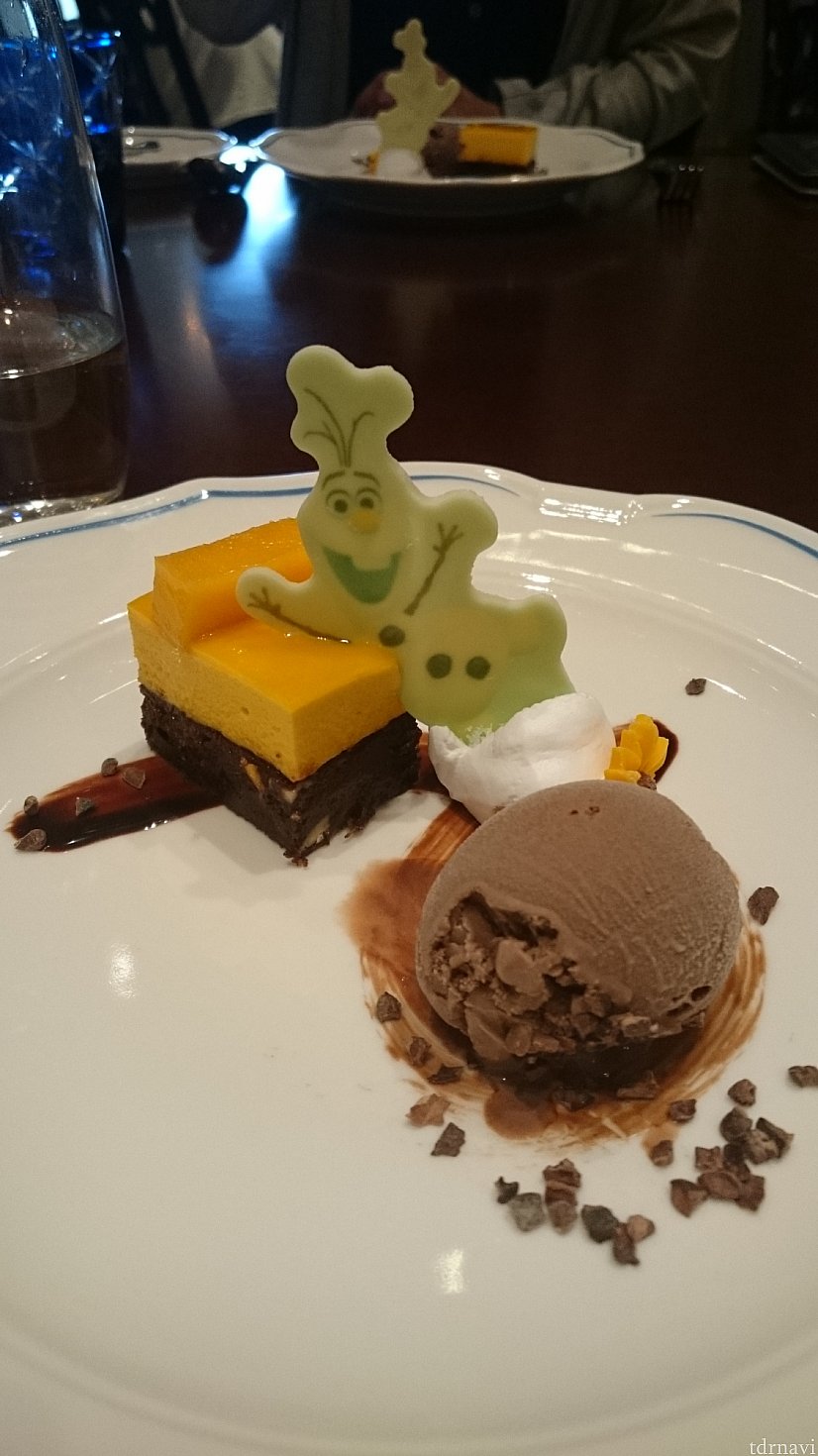 こちらも美味しくなくて残念なオラフさんしかしチョコレート系は安定のおいしさ