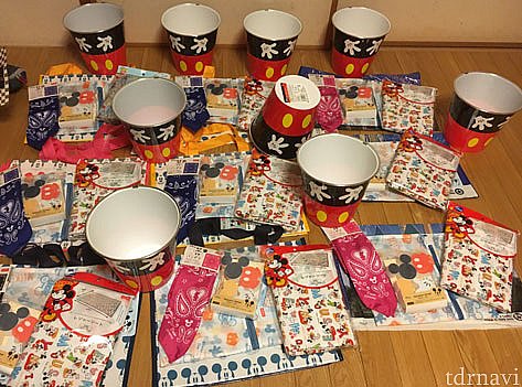 私が用意していったプレゼントです。9部屋分あります