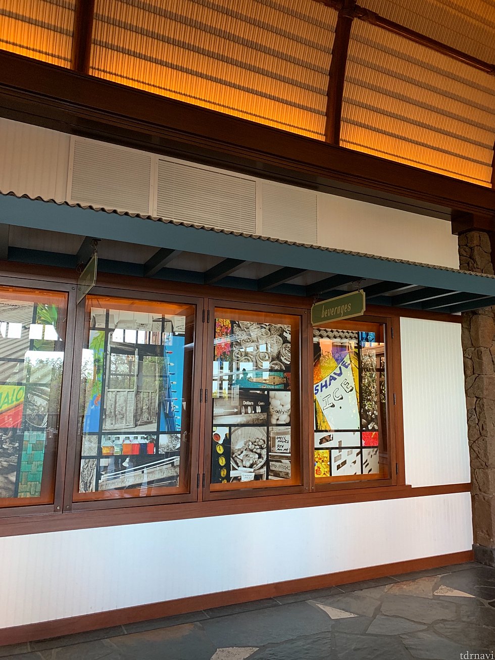 お店のウィンドウ