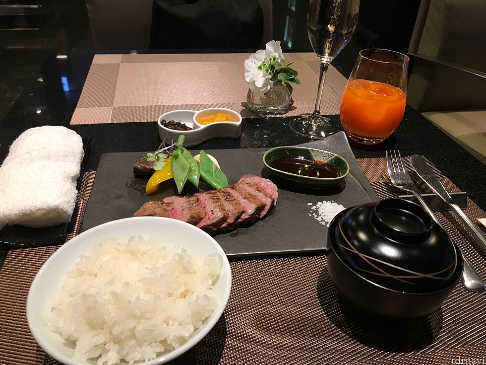 ご飯🍚かパンか選べました🍞