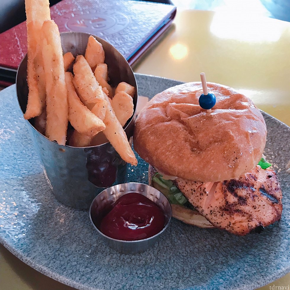 サンドやバーガーについているポテトも美味しかったです。