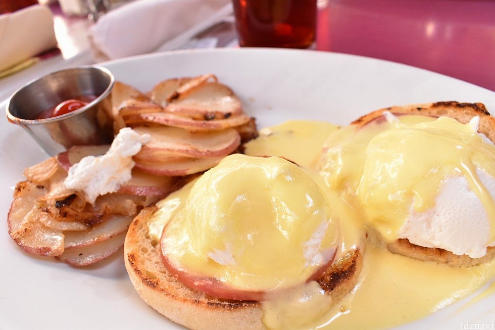 Classic Egg Benedict $12.00 お手頃価格なのに、ボリュームもあって美味しいので、おすすめです!