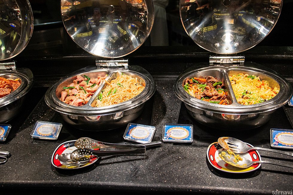 典型的な香港の料理も置いてあります。日本で普段食べる中華料理とはまた違います。基本的に日本人には薄味かな。