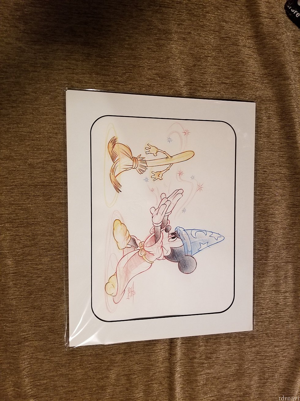 このアート、なんと色鉛筆三色で描いてるみたいです