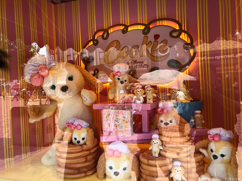 ショーウィンドウもクッキーさんばかり。