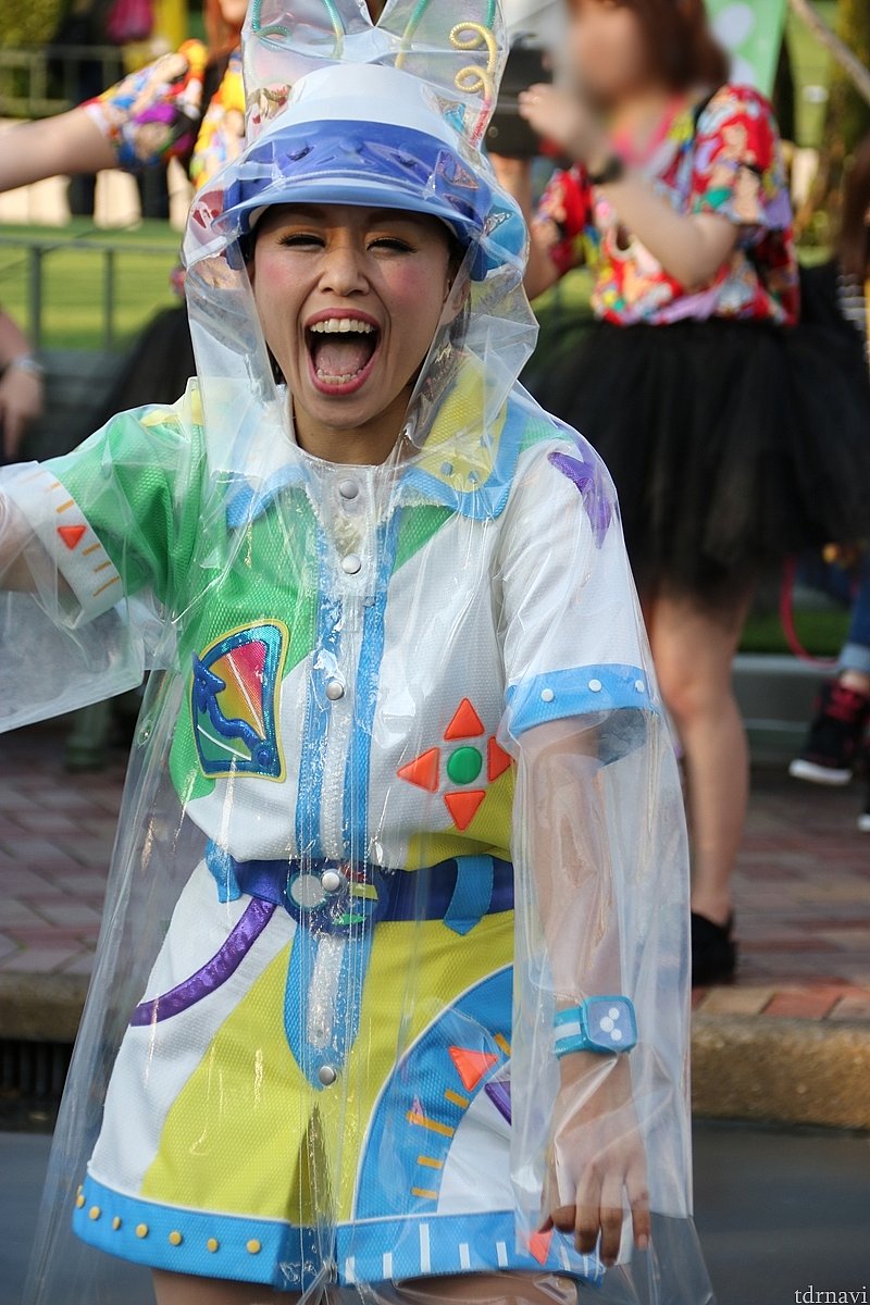 徒歩ダンサーさん、もれなく絡んでくれる勢い!