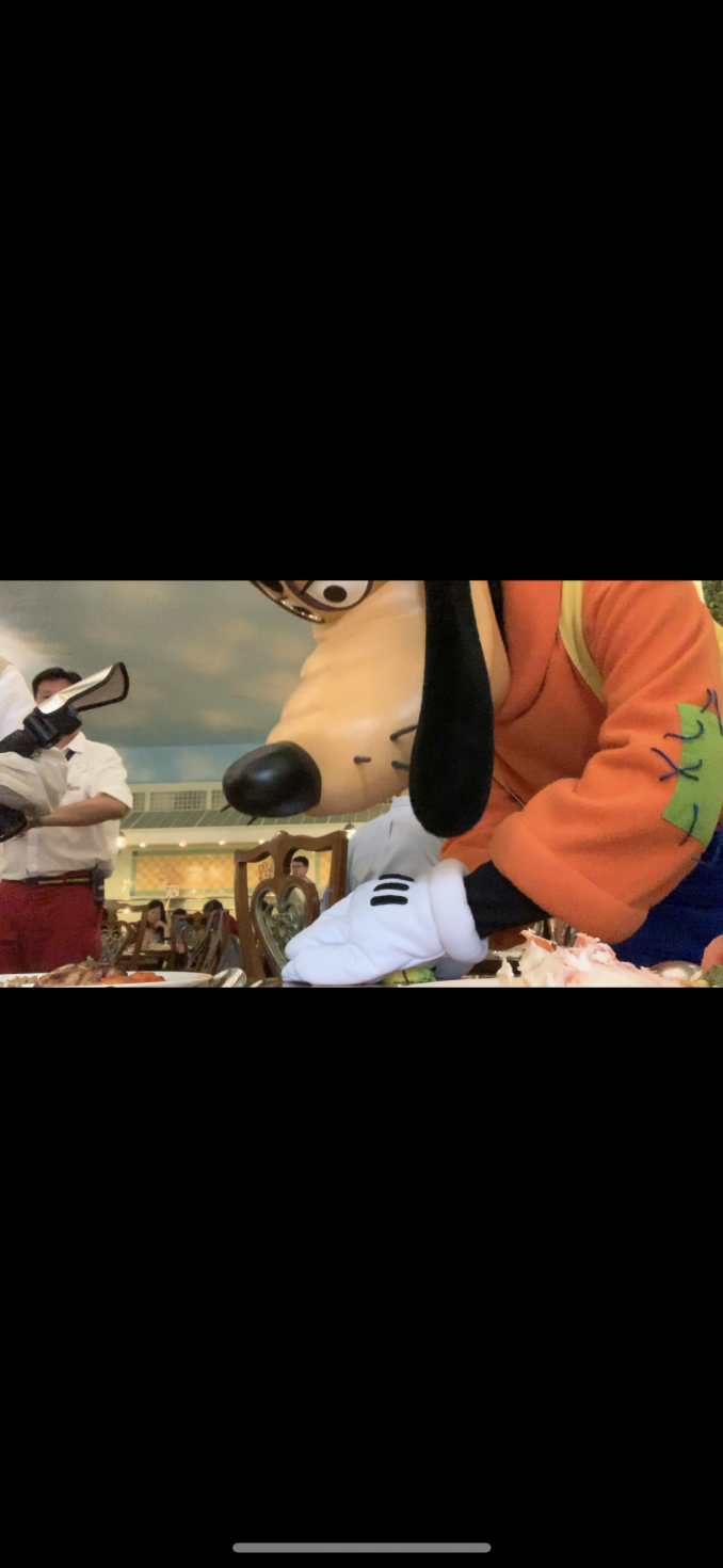 「自分のがない!」とグイグイ潰し始めたグーフィー。笑