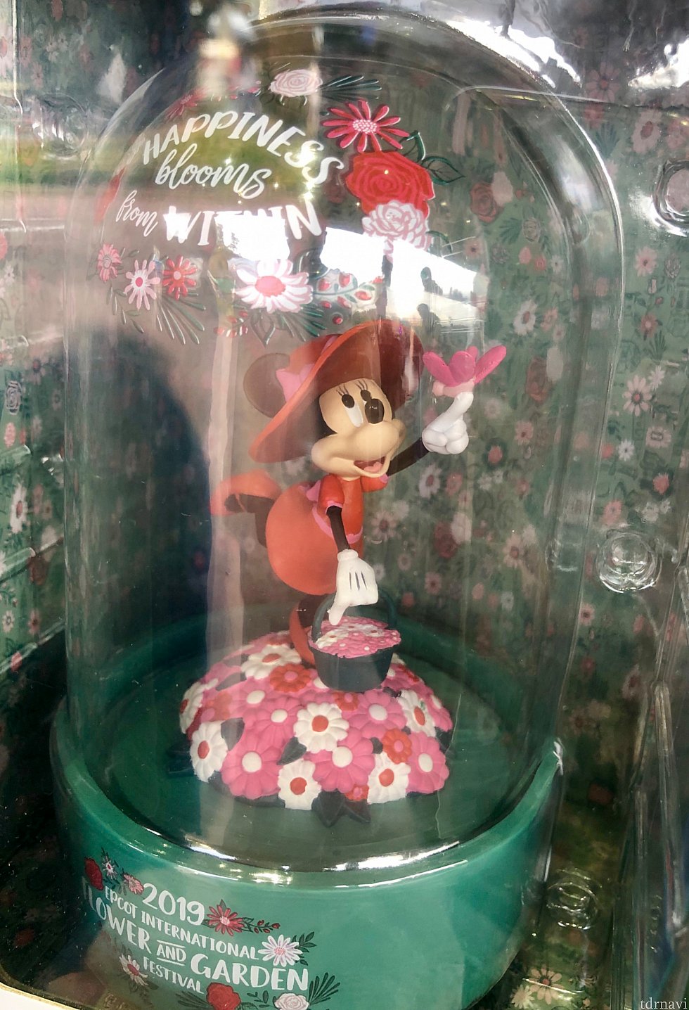 クリアドームに入ったミニーのフィギュアは$39.99。可愛らしいですよね。