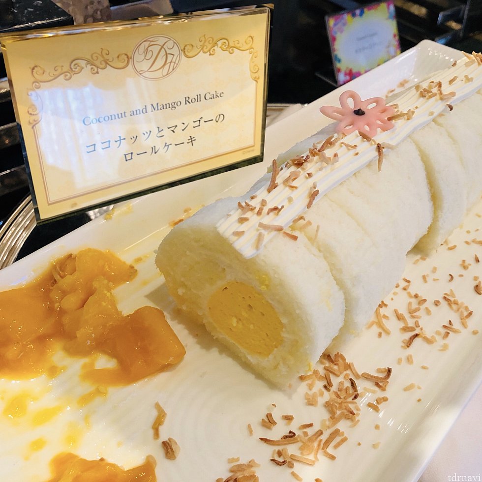 ココナッツとマンゴーのロールケーキ