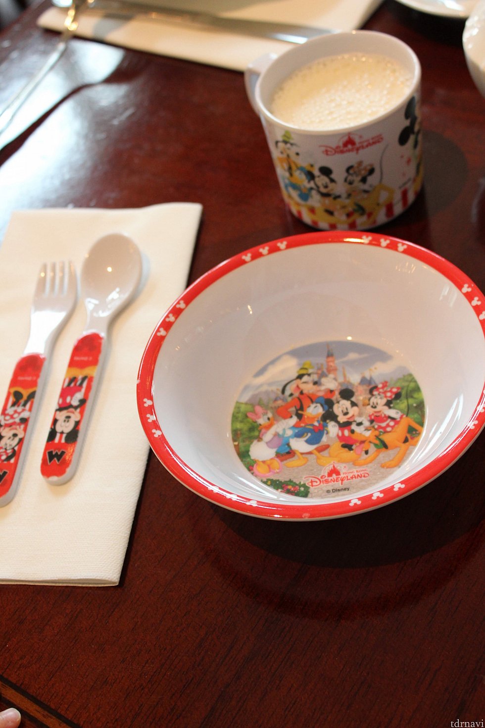 スタッフさんが息子用にとお皿やコップ、カラトリーを用意してくれました✨✨
