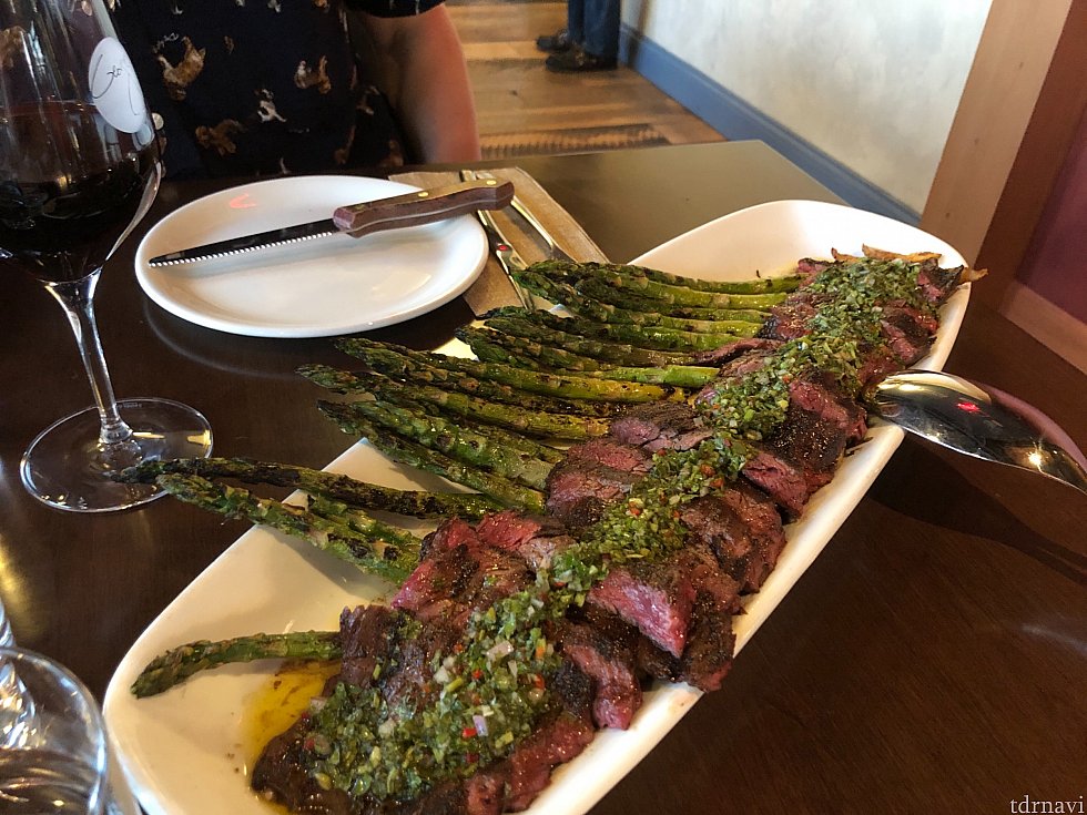 ケイジャン風のソースがかかった柔らかなお肉。