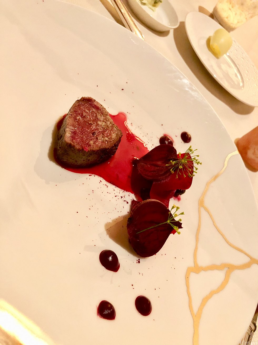 Elk肉は大型のトナカイ。ジビエ料理とは言え、臭みが無く、脂身の少ないさっぱりしたステーキでした。