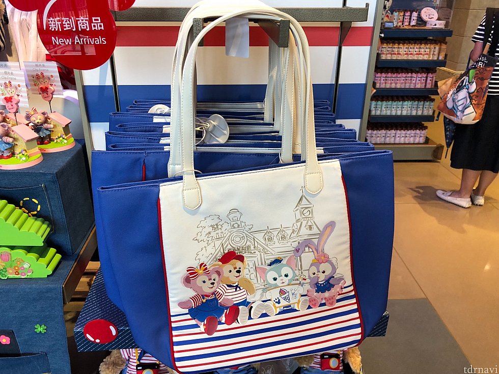 トートバッグ 169元。結構しっかりした生地で、ファスナーと内ポケットもありました