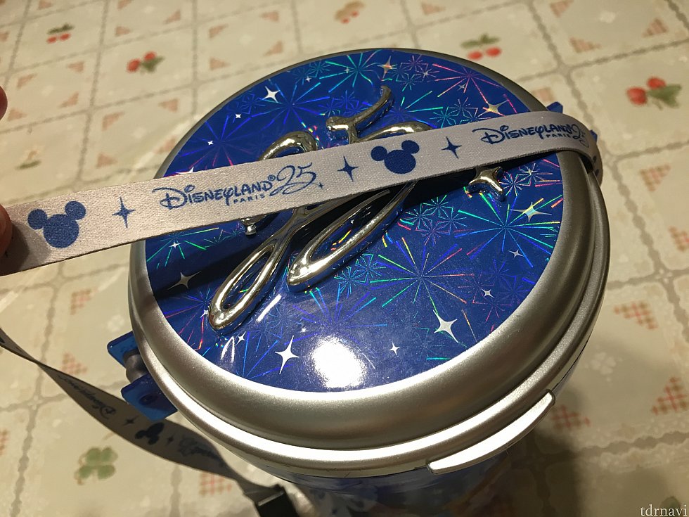 ストラップがペラペラ…