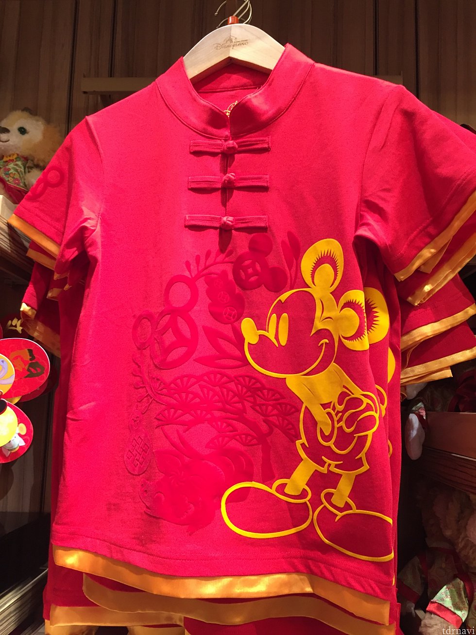 大人用TシャツHK$218
下をどう合わせるべきか悩みますが、せっかくなので買いました!!笑
ミッキー達とのグリーティングが楽しみです💖