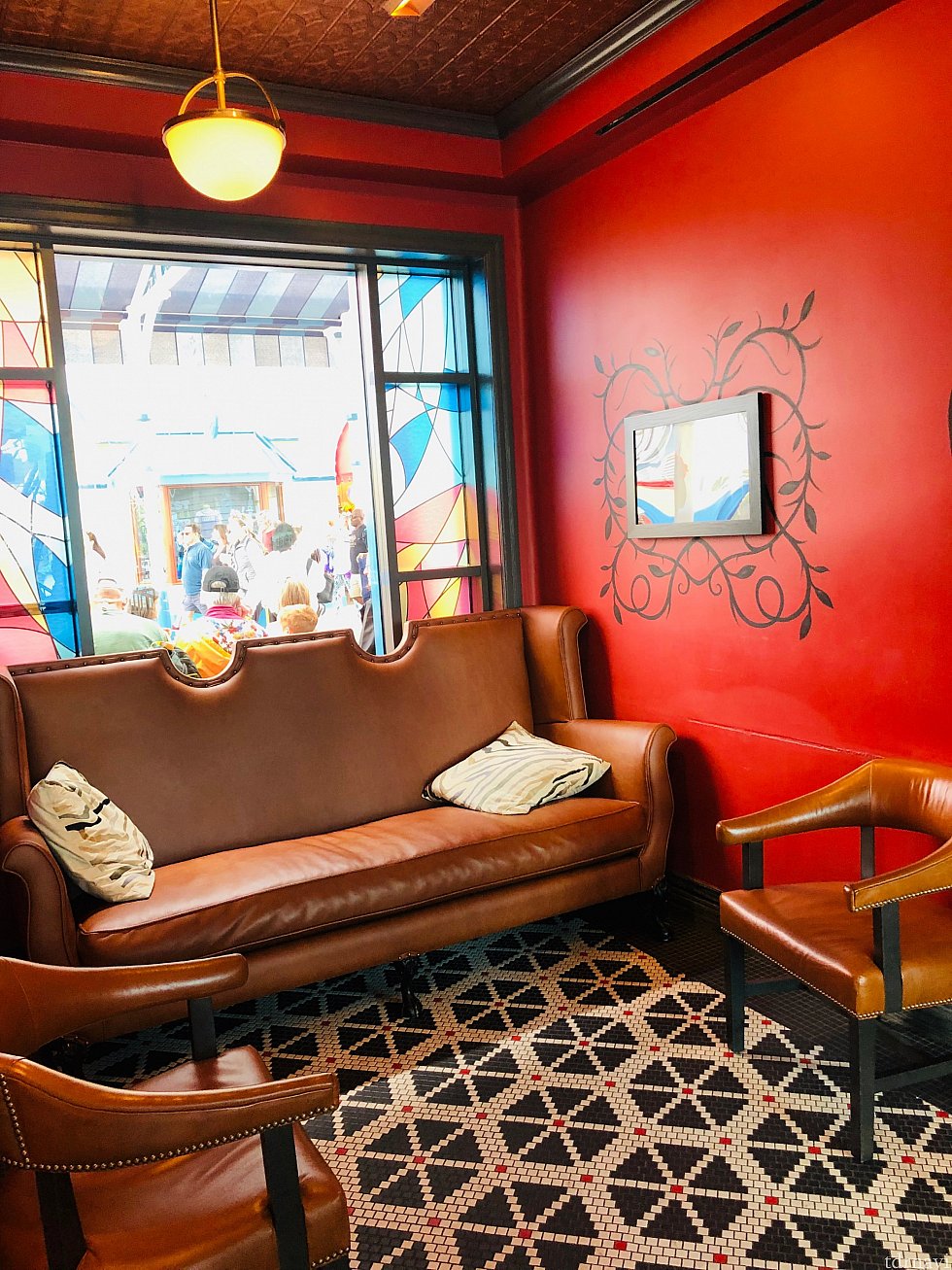 waiting room
予約したよ!って伝えると、ここで待ってねって言われる場所