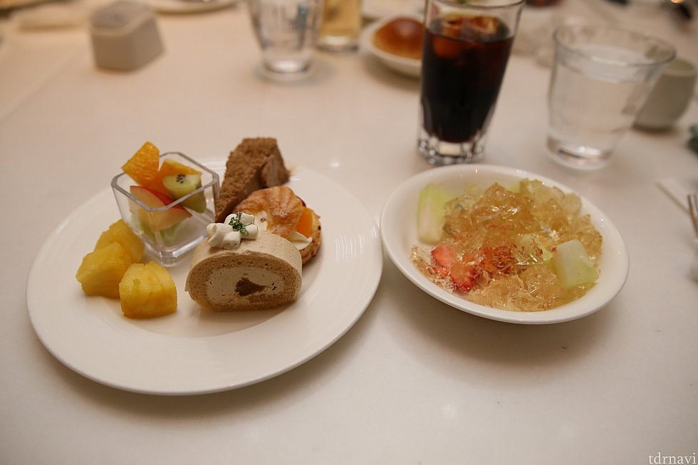 右に写るワインゼリー個人的に一番好きですよ♪