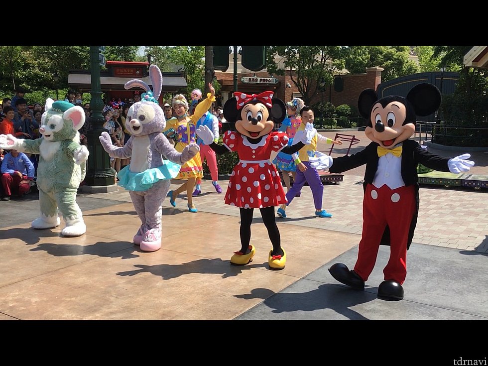 ミッキーたちはダンス!
