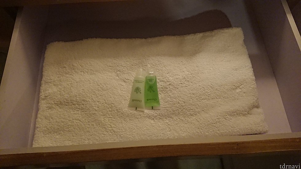 アメニティは棚にありました。
