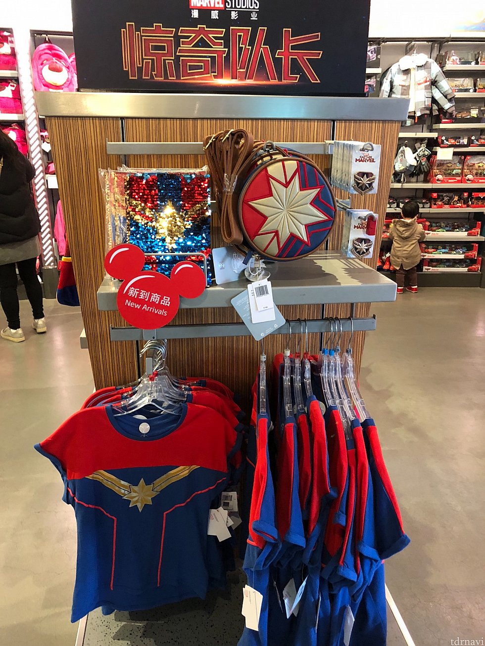 トゥモローランドのショップにもグッズが