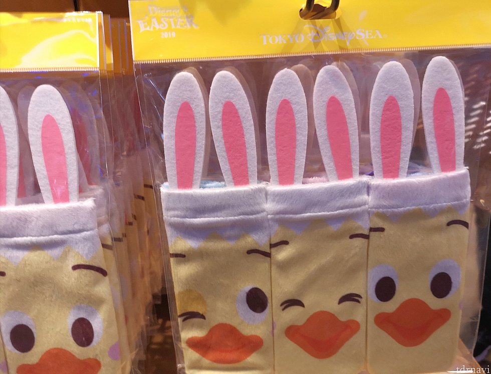 巾着セット、1,700円。3枚入っているのでおみやげに分けるのもいいですね♪裏面は下のドリンクボトルのような柄(3枚色違い)になってます!