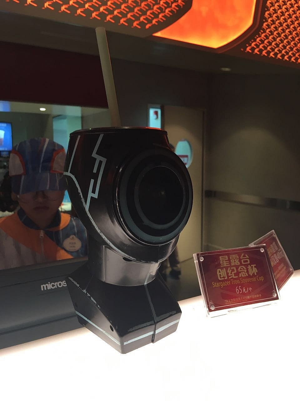 トロンのスーベニアカップも販売していました。